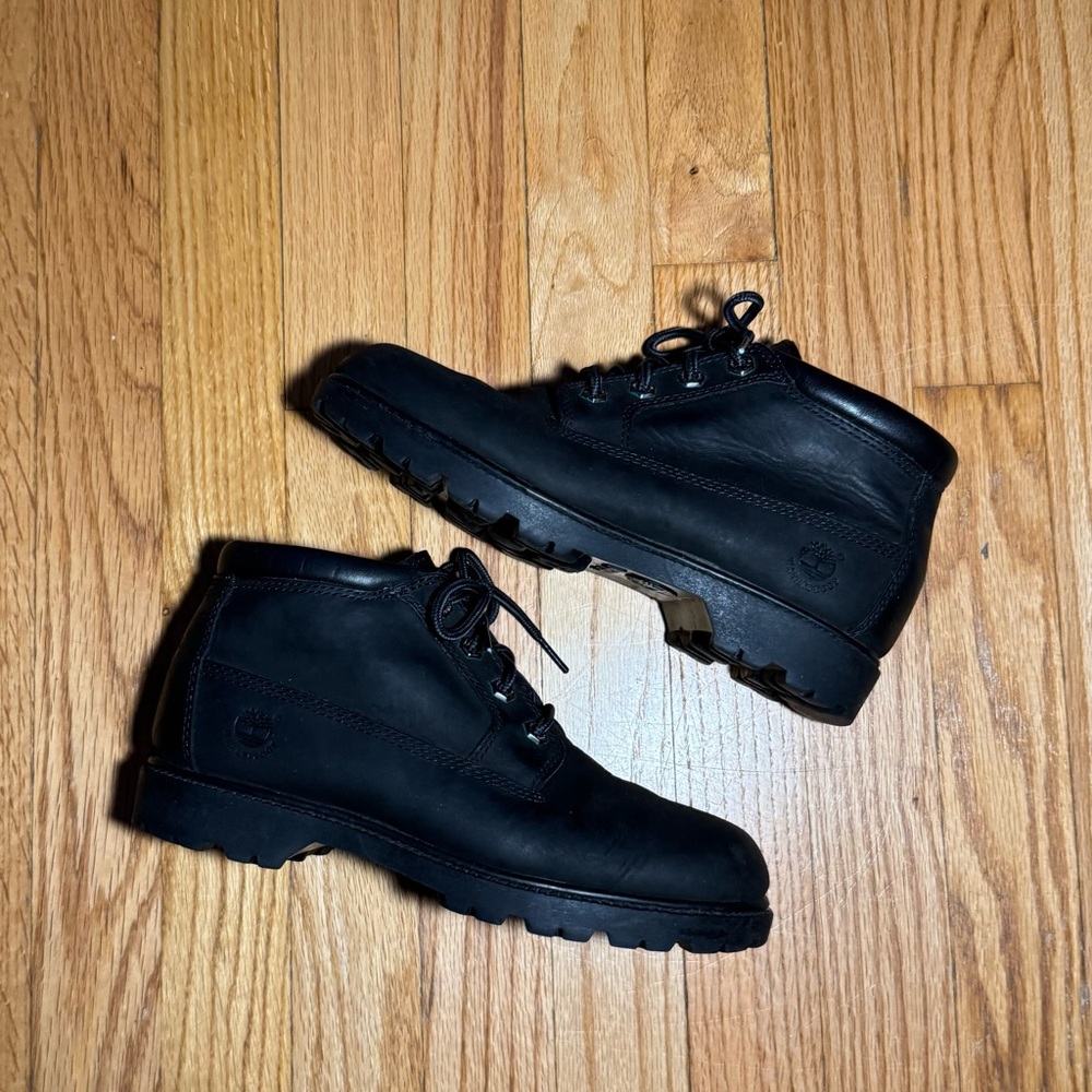 Timberland waterproof chukka women’s boots. Size 8-M 10349 5040 Genuine Leather